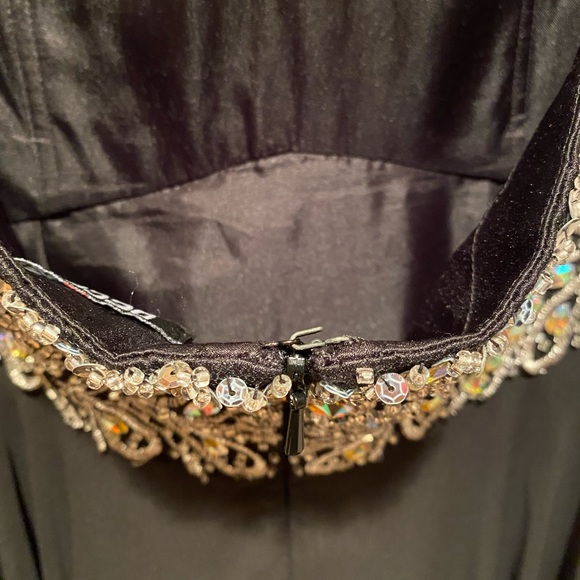 Black Sweetheart Beaded Gown - Picture 7 of 10